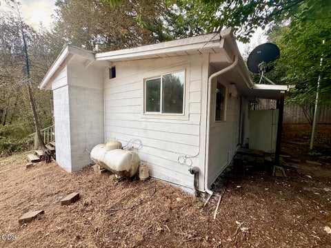 Tiny photo for 122 Sunny Valley Loop, Wolf Creek, OR 97497 (MLS # 220227492)