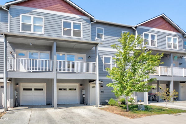7881 JACQUELINE WAY, WHITE CITY, OR 97503 - Image 5c9b8f90f476dfccb80b10bd962e7e43/1368112667