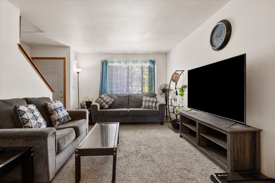 Great investment property on a large landscaped and fenced lot in Metolius just 15 minutes from Lake Billy Chinook! This Duplex is fully leased and has been professionally managed and maintained. Both of these units have 2 bedrooms and 1 bath. Investment properties like this don't come on the market often.