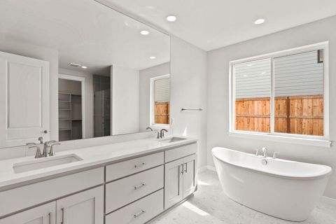 Tiny photo for 1159 Pumpkin Ridge Drive #323, Eagle Point, OR 97524 (MLS # 220214272)