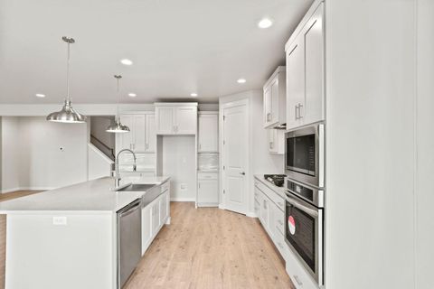 Tiny photo for 1159 Pumpkin Ridge Drive #323, Eagle Point, OR 97524 (MLS # 220214272)