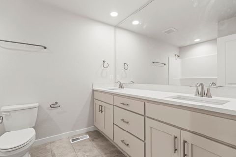 Tiny photo for 1159 Pumpkin Ridge Drive #323, Eagle Point, OR 97524 (MLS # 220214272)