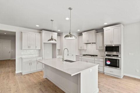 Tiny photo for 1159 Pumpkin Ridge Drive #323, Eagle Point, OR 97524 (MLS # 220214272)