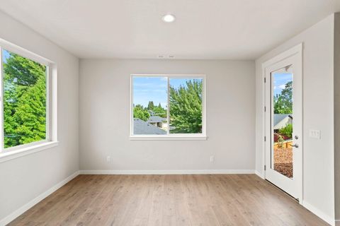 Tiny photo for 1159 Pumpkin Ridge Drive #323, Eagle Point, OR 97524 (MLS # 220214272)