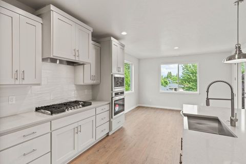 Tiny photo for 1159 Pumpkin Ridge Drive #323, Eagle Point, OR 97524 (MLS # 220214272)