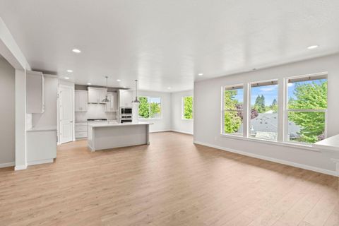 Tiny photo for 1159 Pumpkin Ridge Drive #323, Eagle Point, OR 97524 (MLS # 220214272)