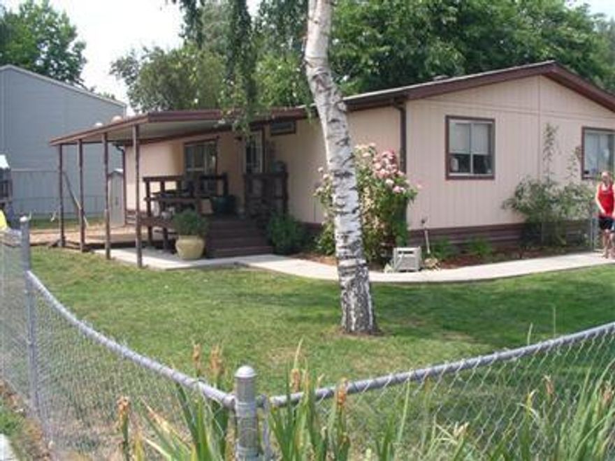 Perfect first time home buyer home. Large fenced-in yard.