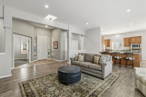 Tiny photo for 4818 Grosbeak Drive, Klamath Falls, OR 97601 (MLS # 220217600)