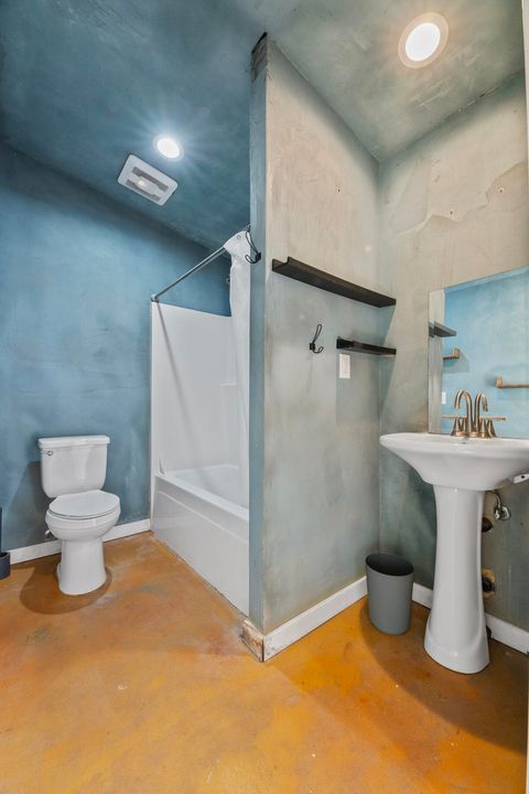 Tiny photo for 3152 Siskiyou Boulevard, Ashland, OR 97520 (MLS # 220211093)