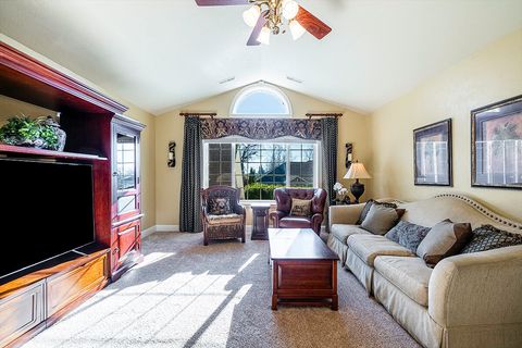 Tiny photo for 3343 Lone Pine Road, Medford, OR 97504 (MLS # 220213987)