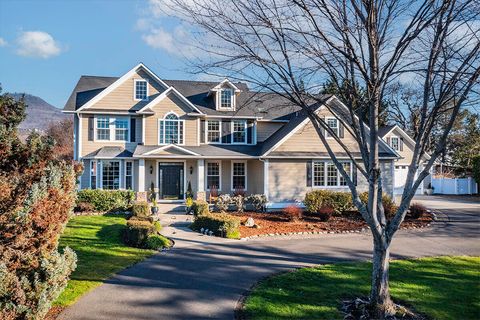 Photo of 3343 Lone Pine Road, Medford, OR 97504 (MLS # 220213987)