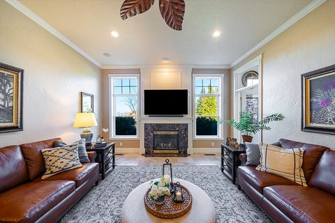 Tiny photo for 3343 Lone Pine Road, Medford, OR 97504 (MLS # 220213987)