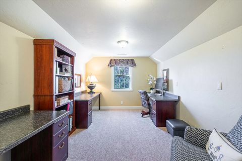 Tiny photo for 3343 Lone Pine Road, Medford, OR 97504 (MLS # 220213987)