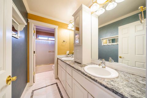 Tiny photo for 3343 Lone Pine Road, Medford, OR 97504 (MLS # 220213987)