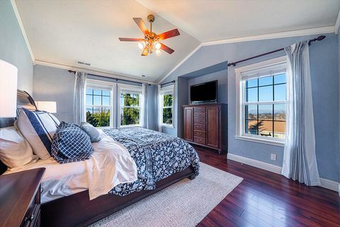 Tiny photo for 3343 Lone Pine Road, Medford, OR 97504 (MLS # 220213987)