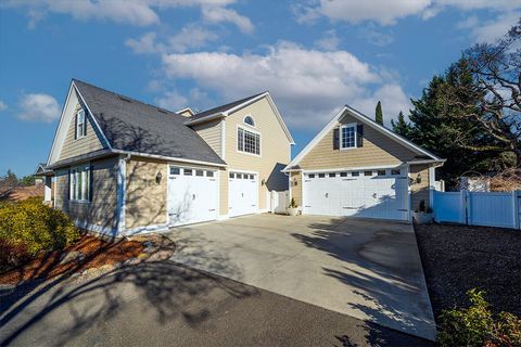 Tiny photo for 3343 Lone Pine Road, Medford, OR 97504 (MLS # 220213987)