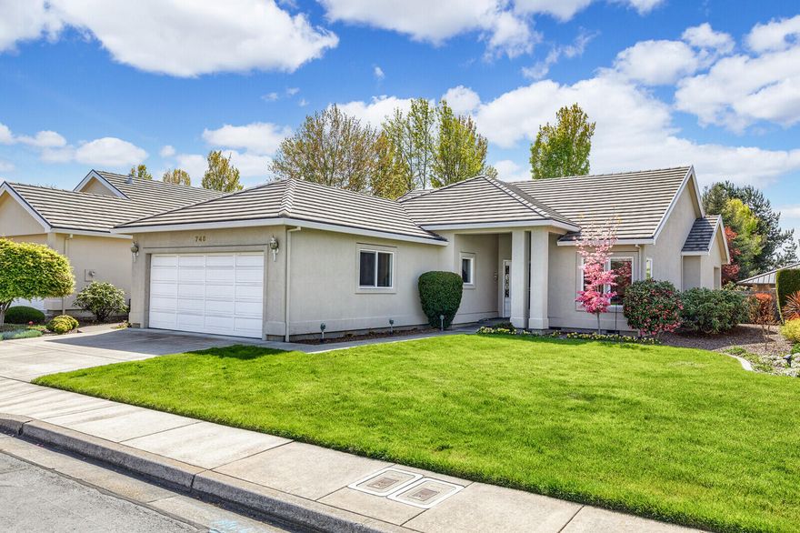 Fantastic East Medford neighborhood in the desirable gated Alder Creek Subdivision.  Well maintained single level home with 1712 sqft, three bedrooms and two bathrooms.  In the kitchen you have a breakfast nook and island, and the living room has a gas fireplace.  Newer heating system, spacious master bedroom and the bathroom features a double vanity, soaking tub and shower.  This home offers a great floor plan to suite many needs.  Mature landscaping and easy -care yard really make this one ready to move – in.  Welcome to a great neighborhood ready to be your home!