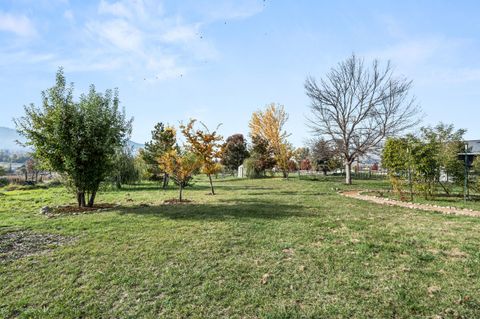 Tiny photo for 288 Maywood Way, Ashland, OR 97520 (MLS # 220211710)