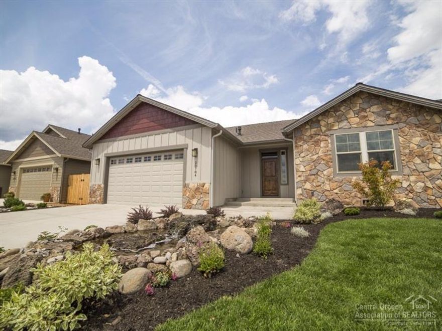 This home is a rare find & featured on this year's Tour of Homes! Spacious single level open great room concept, situated on a quiet dead-end street w/ low maintenance landscaping & Pilot Butte views. Finishes include solid oak hardwood floors, slab granite counters, & beautiful custom tile work w/ curbless master shower. High quality construction w/ gutters, full landscaping, A/C, & window coverings all included! Don't miss out on this truly hard to find home in NE Bend.