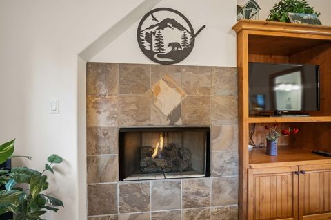 Tiny photo for 57414 Sun Eagle Lane #4, Sunriver, OR 97707 (MLS # 220217005)