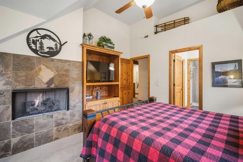 Tiny photo for 57414 Sun Eagle Lane #4, Sunriver, OR 97707 (MLS # 220217005)