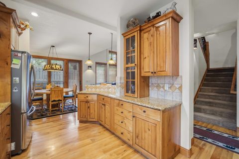 Tiny photo for 57414 Sun Eagle Lane #4, Sunriver, OR 97707 (MLS # 220217005)