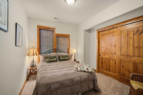 Tiny photo for 57414 Sun Eagle Lane #4, Sunriver, OR 97707 (MLS # 220217005)