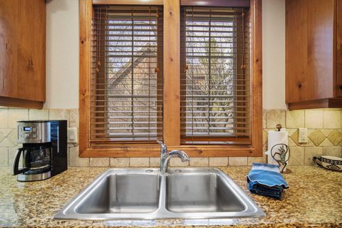 Tiny photo for 57414 Sun Eagle Lane #4, Sunriver, OR 97707 (MLS # 220217005)