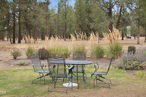 Photo of 69460 Crooked Horseshoe Road, Sisters, OR 97759 (MLS # 220228976)