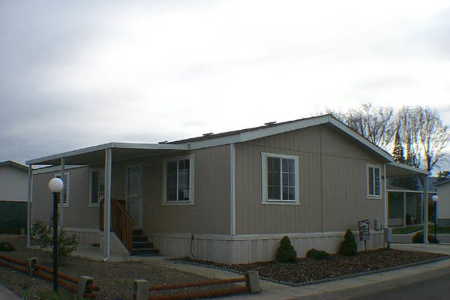 In-park must have current DMV license to show or sell. Clean & ready to move in. Call LO for lockbox combo. Subject to park acceptance of tenant.