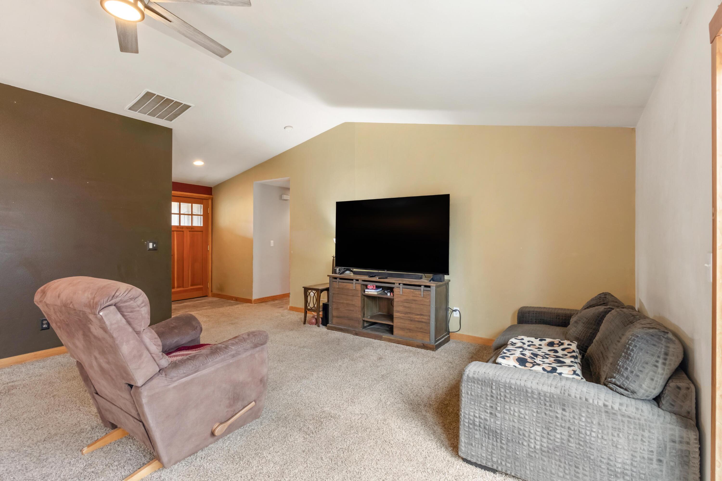 2215 SW Stonehedge Court