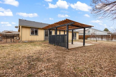 Tiny photo for 2215 SW Stonehedge Court, Redmond, OR 97756 (MLS # 220215558)