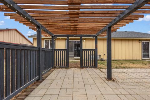 Tiny photo for 2215 SW Stonehedge Court, Redmond, OR 97756 (MLS # 220215558)