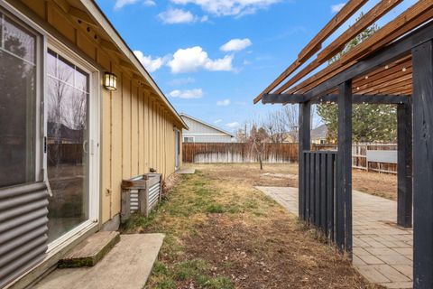 Tiny photo for 2215 SW Stonehedge Court, Redmond, OR 97756 (MLS # 220215558)