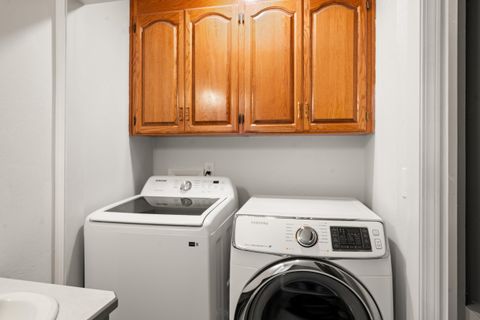Tiny photo for 791 OR-238, Jacksonville, OR 97530 (MLS # 220211068)