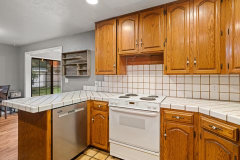 Tiny photo for 791 OR-238, Jacksonville, OR 97530 (MLS # 220211068)