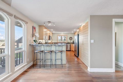 Tiny photo for 19190 Pinehurst Road, Bend, OR 97703 (MLS # 220215210)