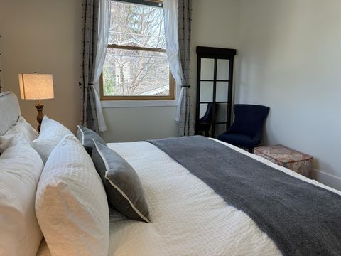 Tiny photo for 852 NW Columbia Street, Bend, OR 97703 (MLS # 220215640)