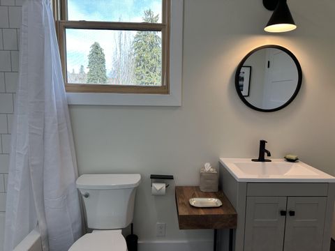 Tiny photo for 852 NW Columbia Street, Bend, OR 97703 (MLS # 220215640)