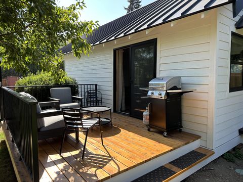 Tiny photo for 852 NW Columbia Street, Bend, OR 97703 (MLS # 220215640)