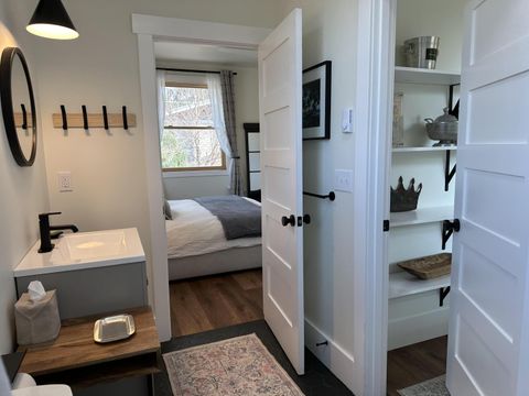 Tiny photo for 852 NW Columbia Street, Bend, OR 97703 (MLS # 220215640)