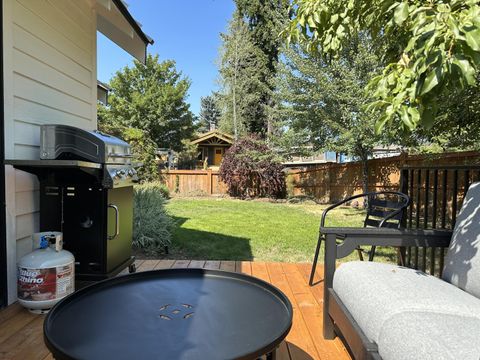 Tiny photo for 852 NW Columbia Street, Bend, OR 97703 (MLS # 220215640)