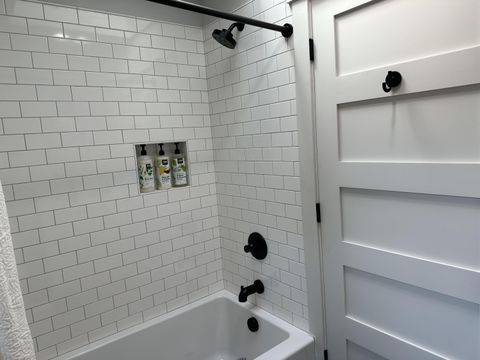 Tiny photo for 852 NW Columbia Street, Bend, OR 97703 (MLS # 220215640)