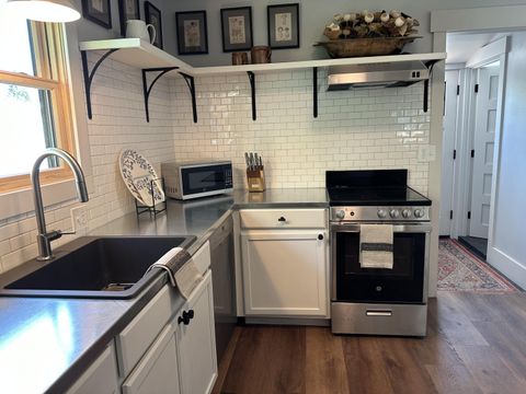 Tiny photo for 852 NW Columbia Street, Bend, OR 97703 (MLS # 220215640)