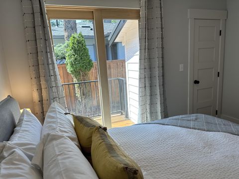 Tiny photo for 852 NW Columbia Street, Bend, OR 97703 (MLS # 220215640)