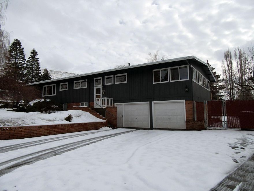 Beautiful undated home, featuring 3 bedrooms, + office that could be 4th bedroom. 2 Full baths, gas heat, A/C + certified WS insert. Family room with cozy used brick fireplace, open to a gourmet oak kitchen with eating bar, pantry, new stainless appliances, new subway tile back splash, wood laminate floors. Formal dining room, large living room, and sun room/multi- purpose room. All on .31 acre corner lot, 8x12 storage shed, in ground sprinklers, paved RV parking, with 30 amp hook up. This home really shines