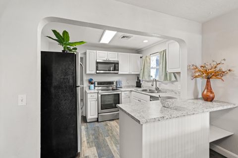 Tiny photo for 244 NE B Street, Grants Pass, OR 97526 (MLS # 220217211)