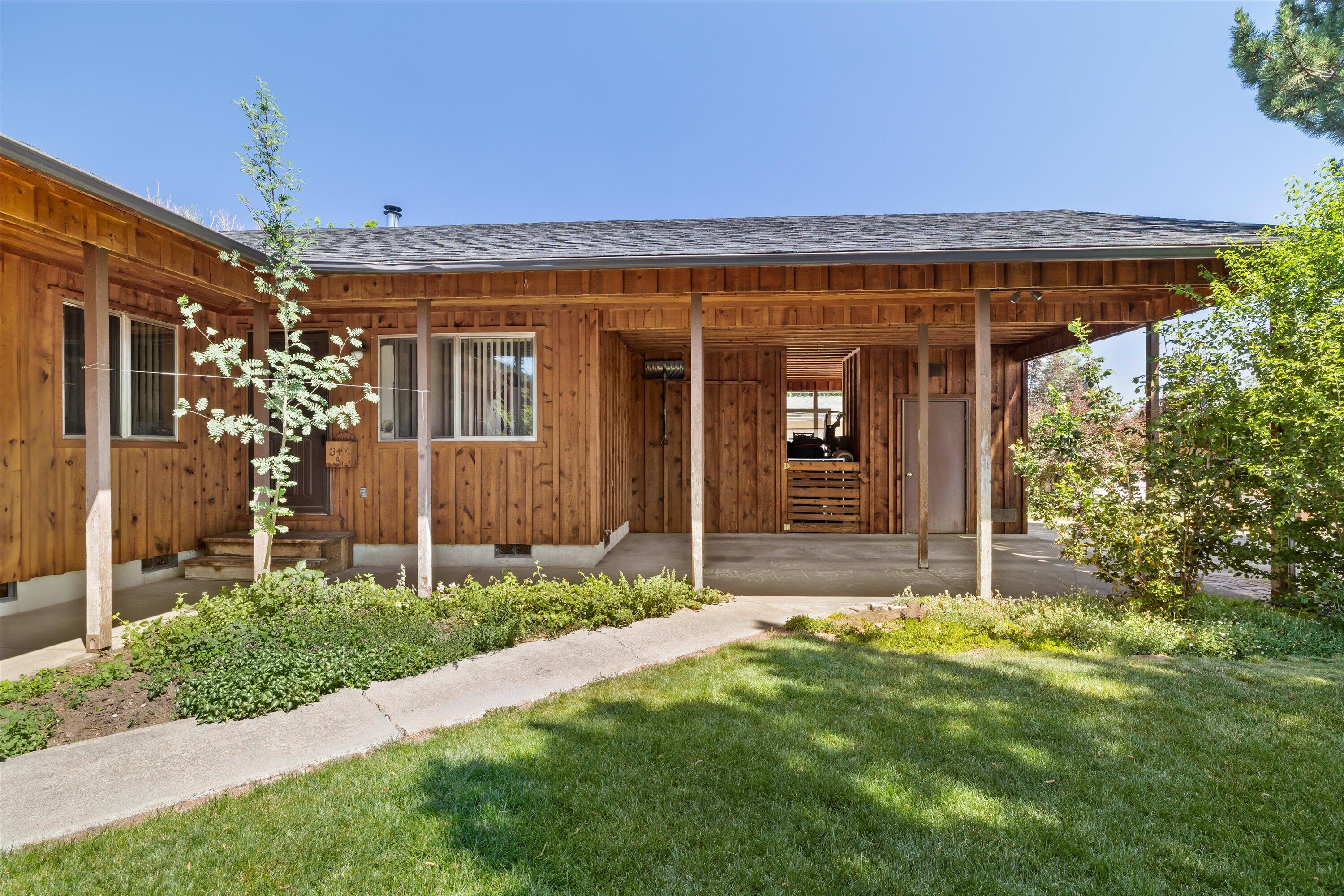347 SW Ewen Street # A & #B