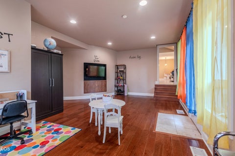 Tiny photo for 2401 Fox Run, Medford, OR 97504 (MLS # 220223105)