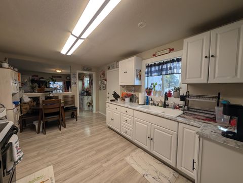 Tiny photo for 1944 Gary Street, Klamath Falls, OR 97603 (MLS # 220217529)